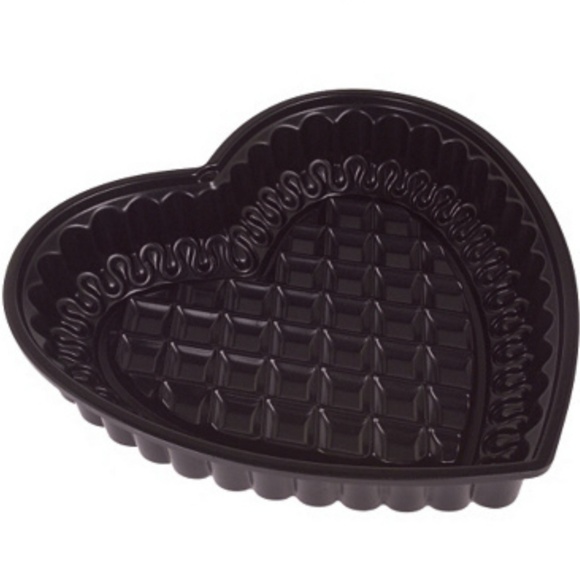 Nordic Ware Other - Nordic Ware Cast Aluminum Quilted Heart Bundt Pan Nordic Ware Other - Nordic Ware Cast Aluminum Quilted Heart Bundt Pan